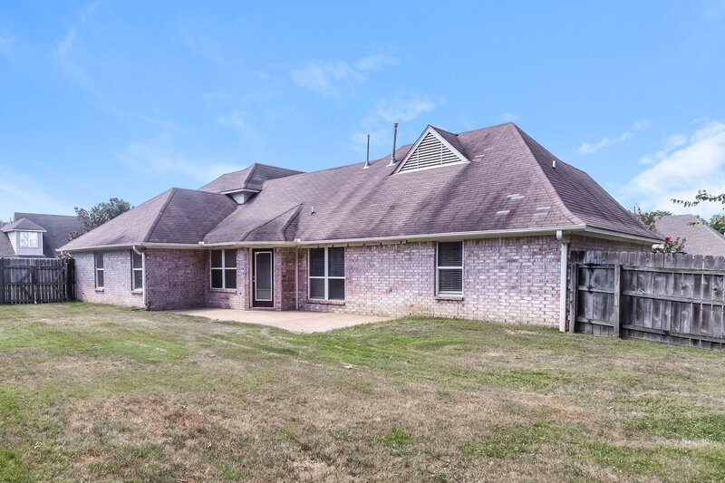 2,055/Mo, 11773 Village Center St Arlington, TN 38002 Rear View 2