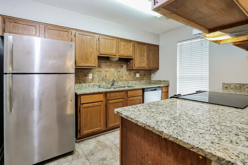 1,525/Mo, 3880 Warrington Dr Horn Lake, MS 38637 Kitchen View 2