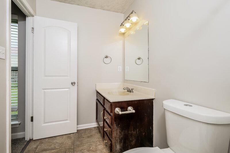 1,525/Mo, 3880 Warrington Dr Horn Lake, MS 38637 Main Bathroom View