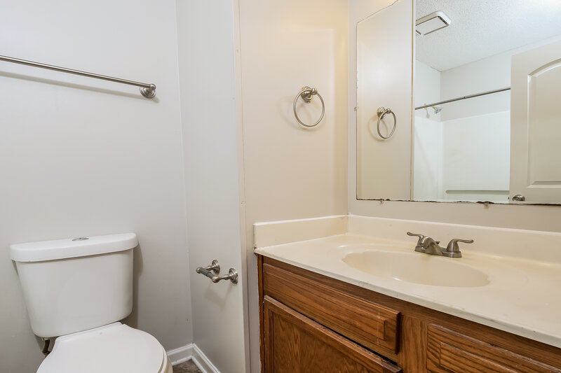 1,525/Mo, 3880 Warrington Dr Horn Lake, MS 38637 Bathroom View