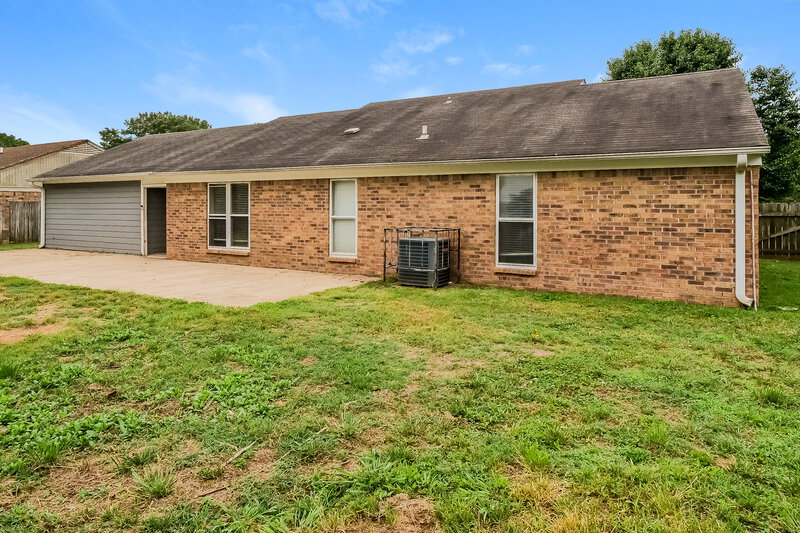 1,525/Mo, 3880 Warrington Dr Horn Lake, MS 38637 Rear View 2