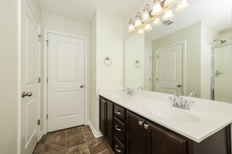 2,470/Mo, 3524 Oval Hesson Ln Murfreesboro, TN 37128 Main Bathroom View 2