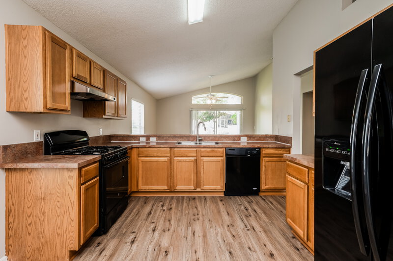 2,525/Mo, 1157 Ballyshannon Pkwy Orlando, FL 32828 Kitchen View