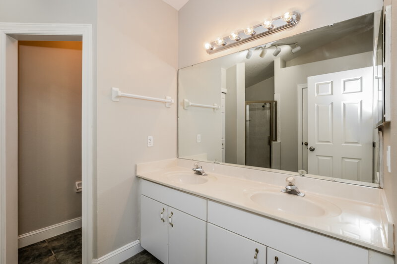 2,525/Mo, 1157 Ballyshannon Pkwy Orlando, FL 32828 Bathroom View