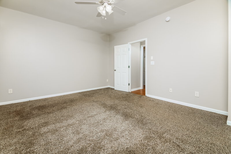 2,640/Mo, 141 Hutson Ln Clayton, NC 27527 Main Bedroom View 2