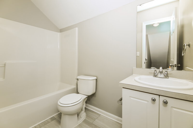 2,640/Mo, 141 Hutson Ln Clayton, NC 27527 Bathroom View