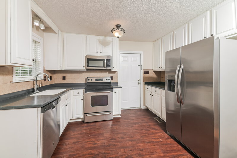 3,200/Mo, 120 Nightshade Ln Garner, NC 27529 Kitchen View