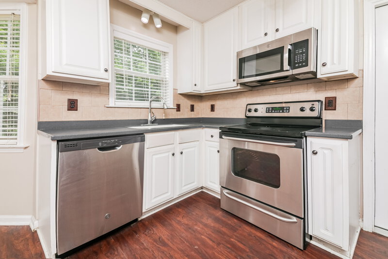 3,200/Mo, 120 Nightshade Ln Garner, NC 27529 Kitchen View 2