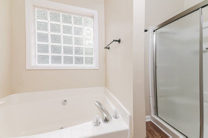 3,200/Mo, 120 Nightshade Ln Garner, NC 27529 Bathroom View