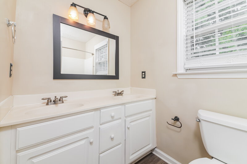 3,200/Mo, 120 Nightshade Ln Garner, NC 27529 Bathroom View 2