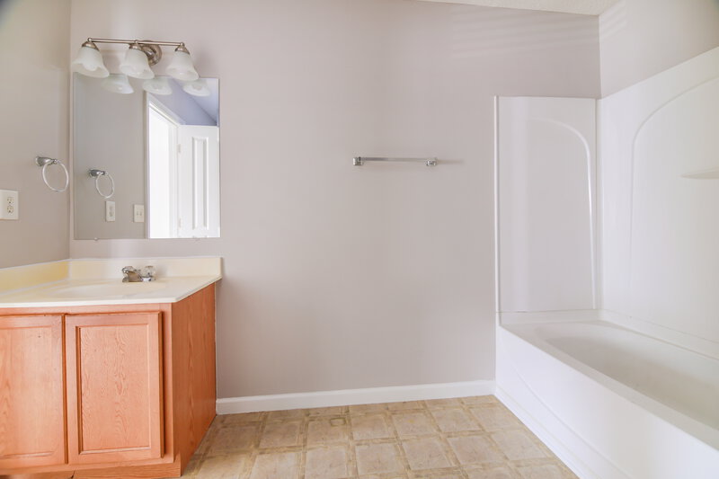 2,090/Mo, 4269 Offshore Dr Raleigh, NC 27610 Main Bathroom View 2