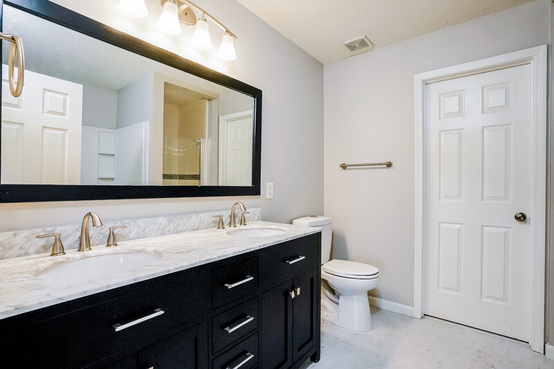 2,080/Mo, 3112 Olustee Dr Raleigh, NC 27610 Main Bathroom View