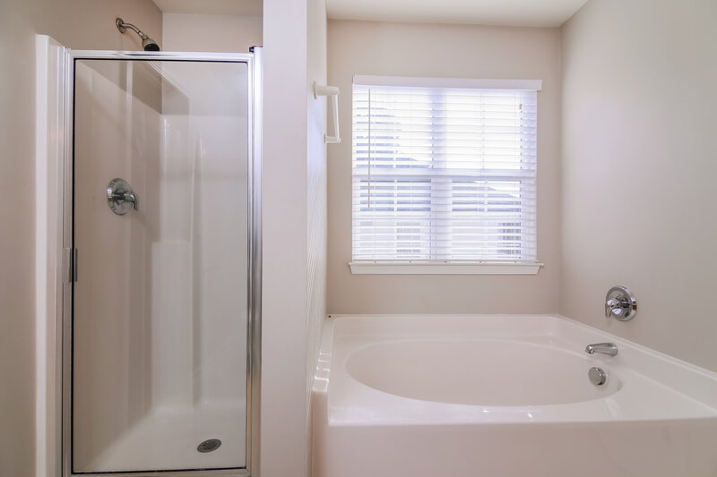 2,715/Mo, 1008 Martin Bench Court Wake Forest, NC 27587 Main Bathroom View