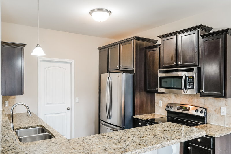 2,850/Mo, 408 McCarthy Drive Clayton, NC 27527 Kitchen View