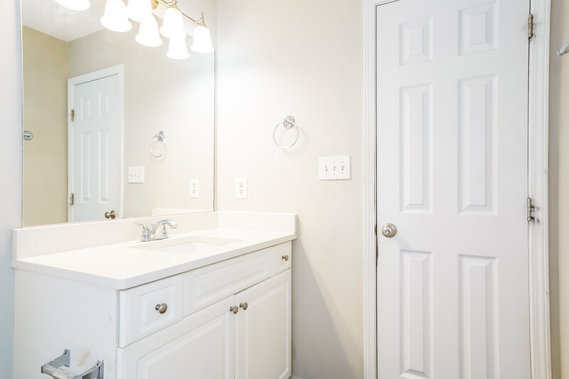 2,800/Mo, 5245 Nobleman Trl Knightdale, NC 27545 Bathroom View