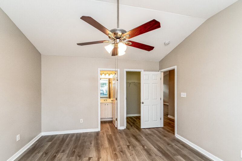 2,600/Mo, 4205 Springfield Creek Dr Raleigh, NC 27616 Main Bedroom View 2