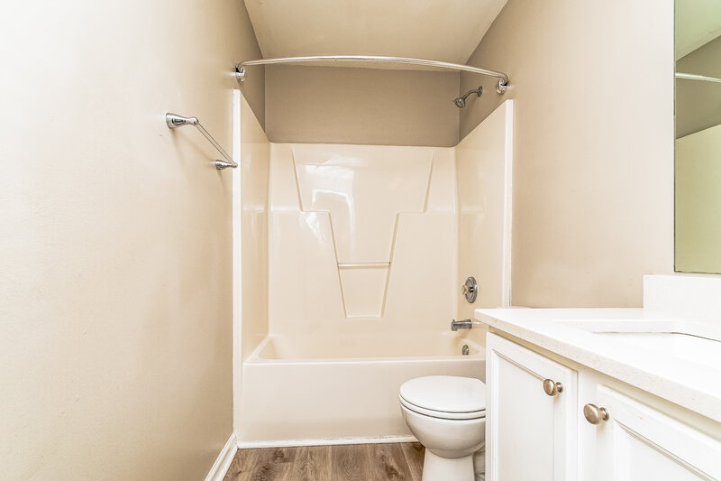 2,600/Mo, 4205 Springfield Creek Dr Raleigh, NC 27616 Bathroom View