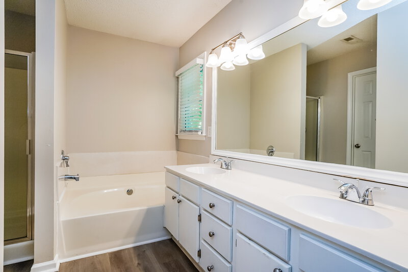2,035/Mo, 5321 Pronghorn Ln Raleigh, NC 27610 Main Bathroom View