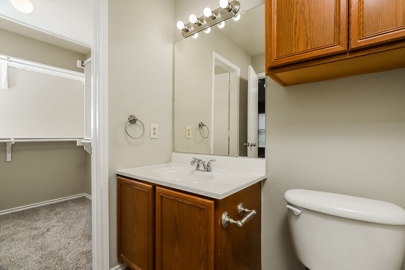 2,115/Mo, 4934 Orchid Star San Antonio, TX 78218 Main Bathroom View