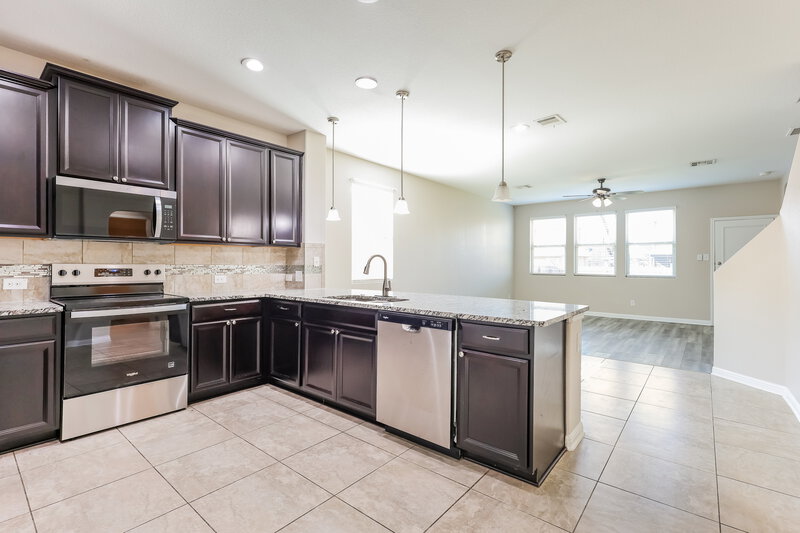 2,385/Mo, 9850 Red Iron Crk Converse, TX 78109 Kitchen View