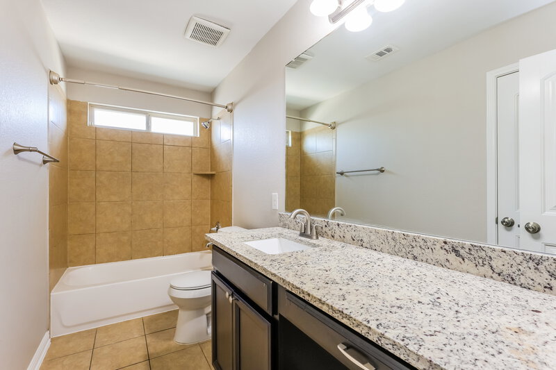 2,385/Mo, 9850 Red Iron Crk Converse, TX 78109 Bathroom View