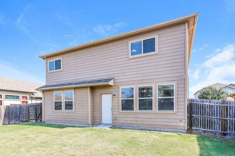 2,385/Mo, 9850 Red Iron Crk Converse, TX 78109 Rear View