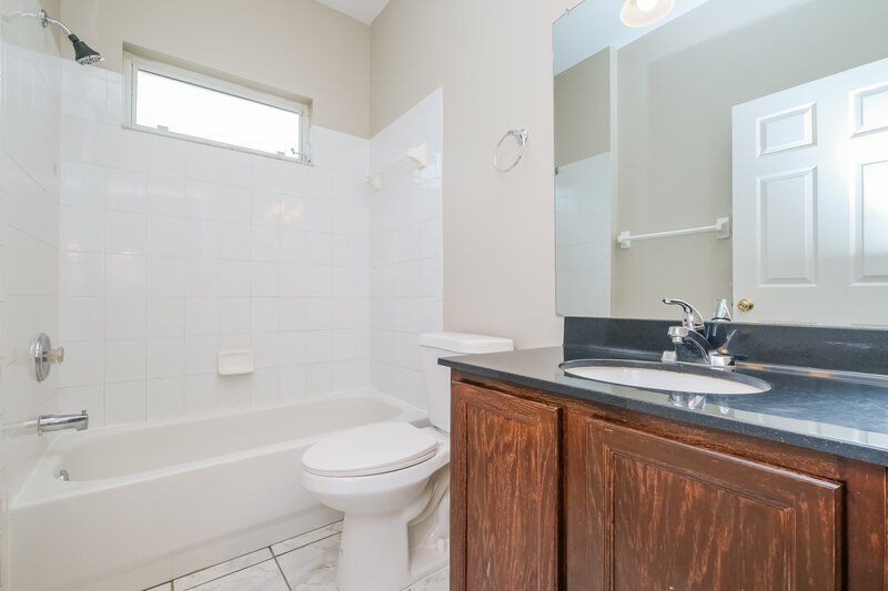 2,980/Mo, 18003 Misty Blue Ln Tampa, FL 33647 Bathroom View