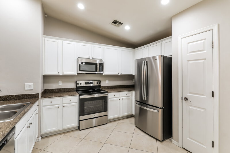 1,940/Mo, 7269 S Avenida de la Palmar Tucson, AZ 85746 Kitchen View