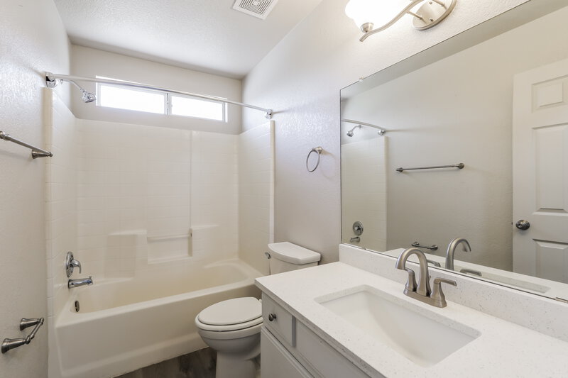 1,955/Mo, 6111 N Samantha Grove Dr Tucson, AZ 85741 Main Bathroom View