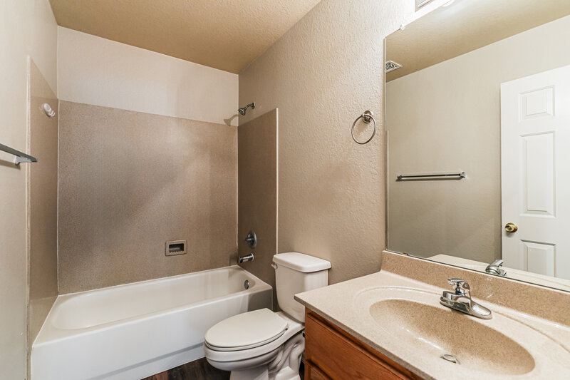 2,810/Mo, 8527 E Via Cortina de Madera Tucson, AZ 85747 Bathroom View 2