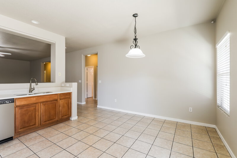 2,075/Mo, 103 W Calle Mantilla Sahuarita, AZ 85629 Dining Room View