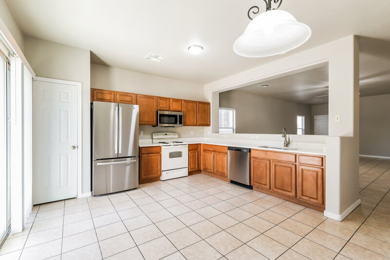 2,075/Mo, 103 W Calle Mantilla Sahuarita, AZ 85629 Kitchen View