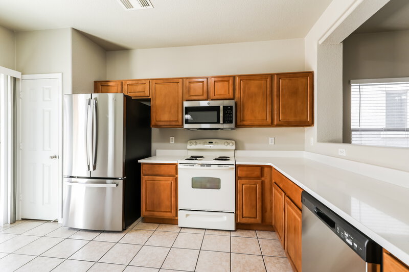 2,075/Mo, 103 W Calle Mantilla Sahuarita, AZ 85629 Kitchen View 3