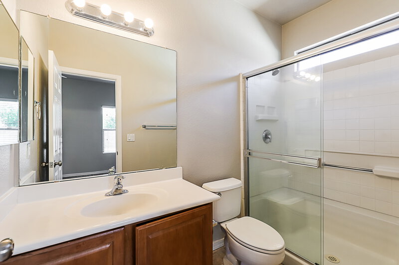 2,075/Mo, 103 W Calle Mantilla Sahuarita, AZ 85629 Main Bathroom View