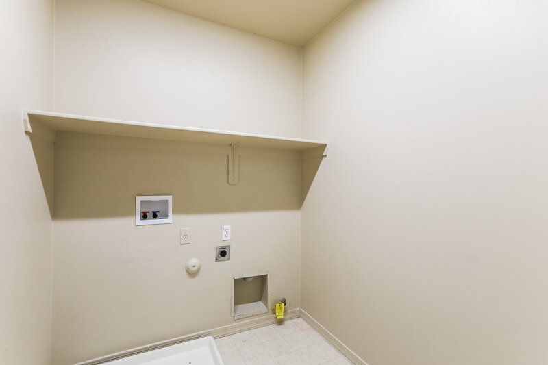 1,815/Mo, 293 W Paseo Celestial Sahuarita, AZ 85629 Laundry Room View