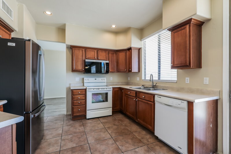 2,285/Mo, 5562 S Lemon Tree Dr Tucson, AZ 85757 Kitchen View