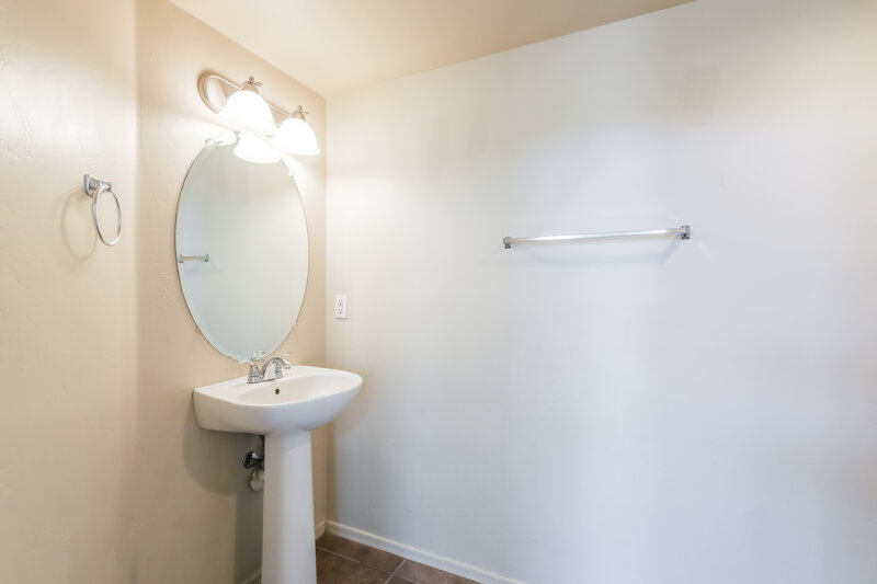 2,285/Mo, 5562 S Lemon Tree Dr Tucson, AZ 85757 Bathroom View 2