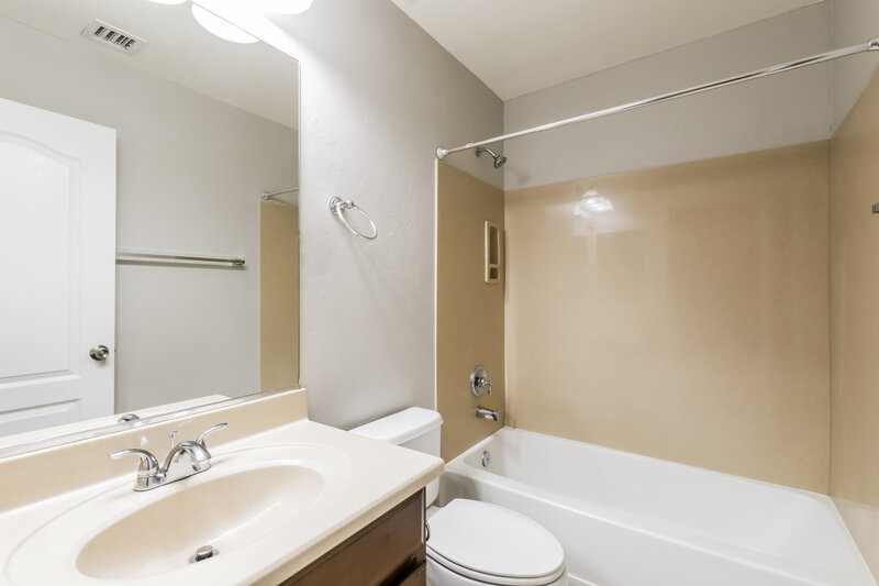 1,815/Mo, 299 W Calle Patio Lindo Sahuarita, AZ 85629 Bathroom View